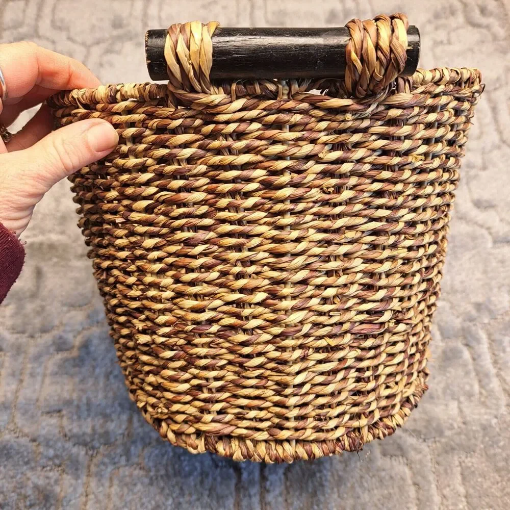 WICKER BASKET WITH WOODEN HANDLES MEDIUM TAN BROWN WOVEN OVAL WOODEN BOHO DECOR